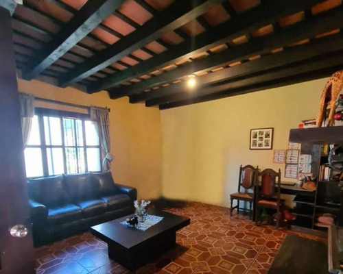 Imagen 1 de 13 de Casa En Jocotenango, Excelente Ubicacion, Calle Procesional