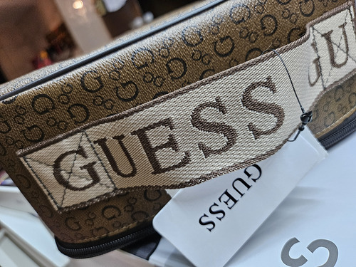 Neceser Guess. Recién Llegado!
