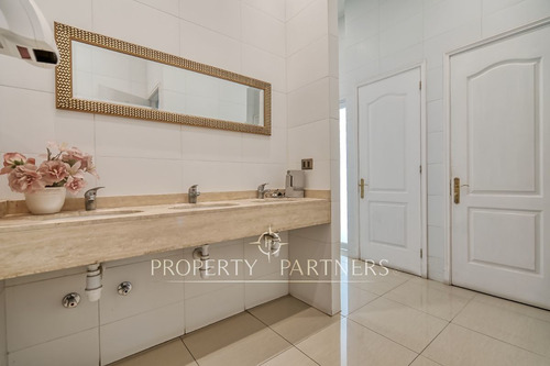Arriendo, Centro De Salud Con Excelentes Instalaci...