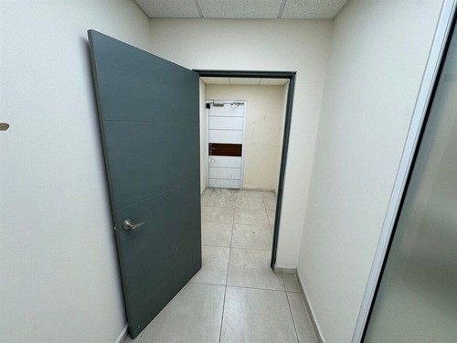 Bodega Comercial En Venta En Ave. Nogalar En San Nicolás