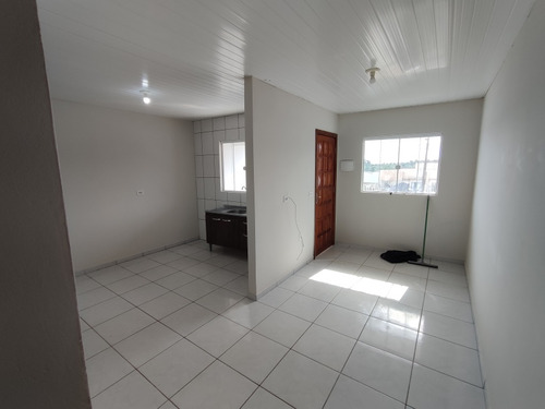 Casa À Venda Com Ótima Localização.