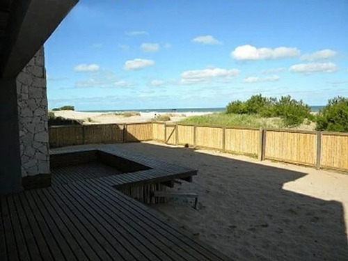 Imagen 13 de 20 de Casa Frente Al Mar En Gesell. Alquiler Venta