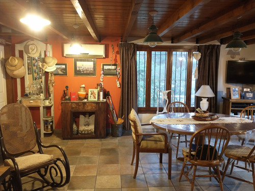 Venta Casa Quinta Estilo Colonial. Lujan 4 Domritorios