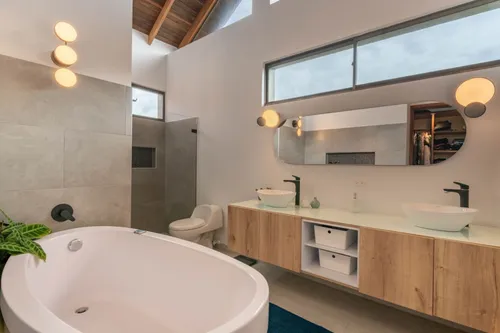 Casa En Venta En Canelon. Cod V15829
