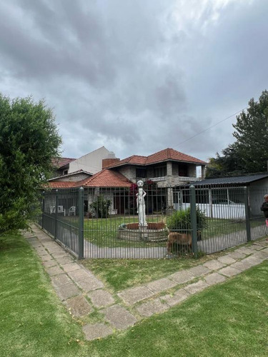 Venta Casa 6 Ambientes Jardin Parrilla Garage Barrio Constitucion