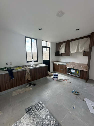 Estrena En Juriquilla San Isidro, Gran Ubicación, Hermosa, 3 Recámaras, Estudio