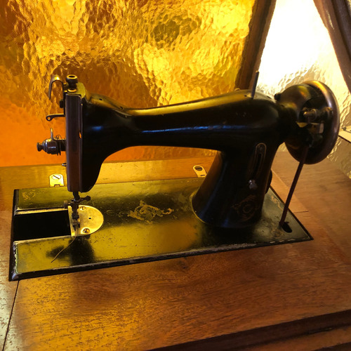 Máquina De Coser Antigua Marca Godeco Marrón Claro (Usado)
