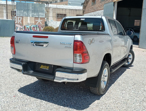 Imagen 5 de 19 de Toyota Hilux 2.8 Srv 4x4 Aut. 2016