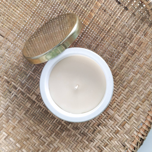 Imagem 4 de 5 de Vela Vegetal Aroma Coco E Limão Vidro Branco - Bendita Vela