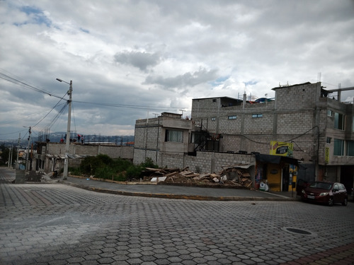 Venta Lindo Terreno Esquinero De 200 Mts2 Plano.
