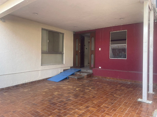 Casa En Venta En Col. Las Reynas, Irapuato, Gto.
