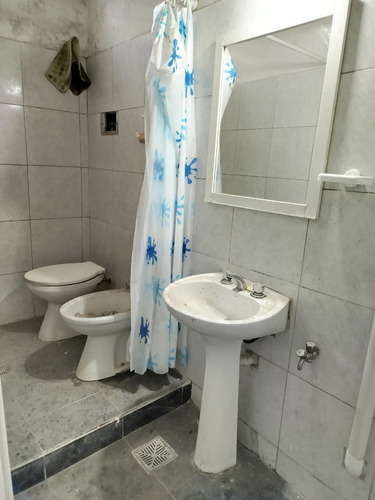 Venta De Ph 2 Amb. En Ramos Mejia 1° Piso Por Escalera A Refaccionar