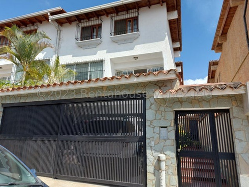 Mls #23-30501 Hermosa Casa A La Venta, Ubicada En La Urbanizacion Lomas De Prados Del Este