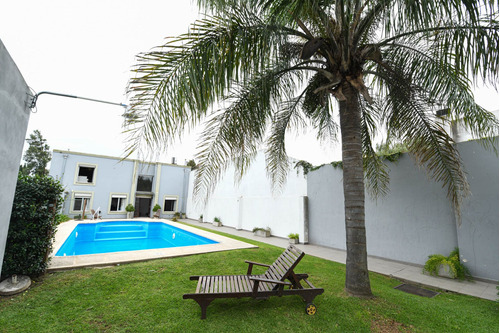 Casa C/patio, Pileta Y Quincho - Chacabuco Al 2200
