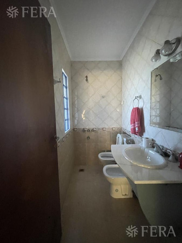 Imagen 7 de 17 de Venta Casa 4 Ambientes Con Cochera, Quincho Y Fondo Libre Con Piscina En Don Bosco (30983)