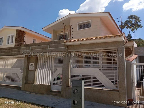 Jv Vende Casa De Dos Niveles En La Trigaleña Valencia, Ubicada En Calle Cerrada, Cerca Del Farmatodo, Facil Acceso A Vias Principales 