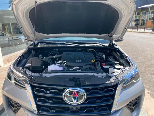 Imagen 17 de 17 de Toyota Sw4 2.8 Tdi 6 A/t 7 Asientos Srx 4x4 0km My2023
