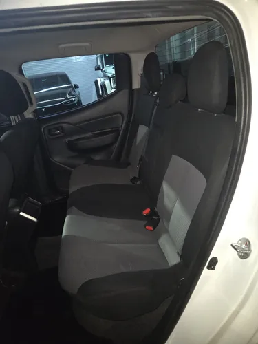 Mitsubishi L200 2.4 Cd Glx 4X2 Mt