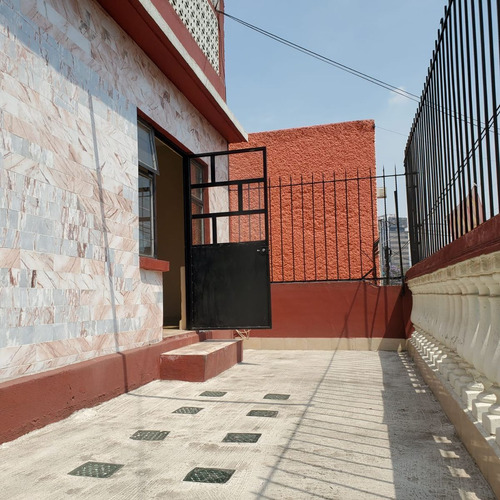 Amplisima Casa En Inmejorable Ubicación, Centrico Y Seguro.