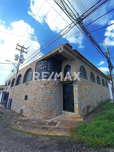 Casa Esquina Ideal Para Familia Numerosa Lista Para Personalizar, La Fundación, Los Robles, Isla De Margarita Nueva Esparta - Cod. 0484