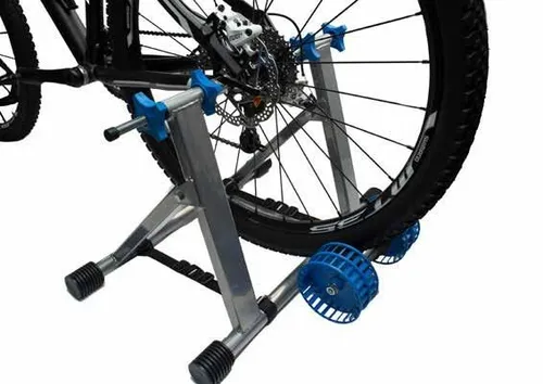 Por qué no debes hacer spinning en una bici estática tradicional