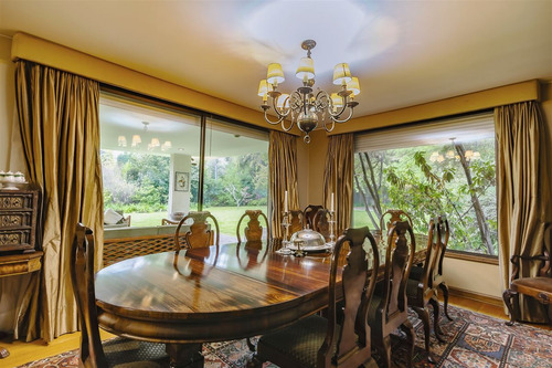 Casa En Venta De 5 Dorm. En Las Condes