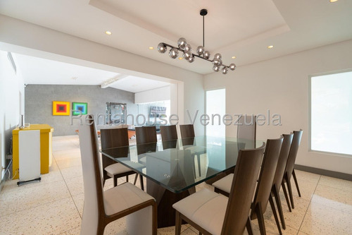 Se Ofrece En Venta Espectacular Y Hermosa Casa Quinta Ubicada En Los Geranios En El Hatillo