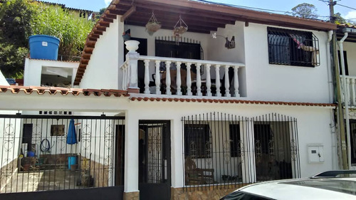 Casa De Dos Pisos En Urb Asocsuveas Lagunetica Los Teques 