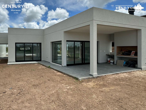 Casa En Venta A Laguna En San Sebastian - A Estrenar