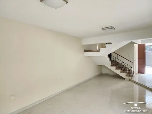 Casa Venta, Estratégicamente Ubicada El Sur De La Ciudad En La Colonia La Joya