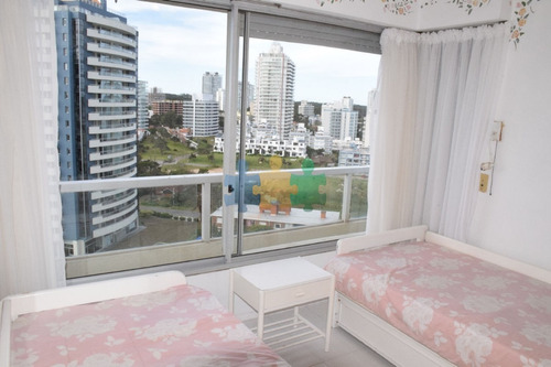 Apartamento En Brava, 2 Dormitorios *- Ref: 2710