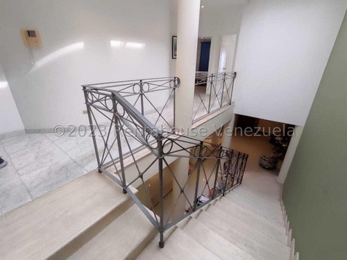 Casa En Venta Urbanizacion La Soledad Maracay Remodelada Pisos De Marmol Buena Ubicacion Zona Norte Kg:23-30429