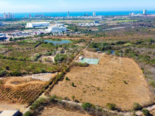 Terreno En Venta En Mazatlan, Sinaloa, Mexico. 37,566 M2 Frente A Nuevo Hospita