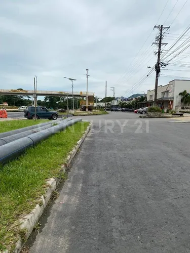 Local Comercial En Arriendo