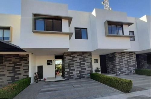 Casa En Remate Bancario En C. Federación, Los Tamarindos, Ixtapa, Jal., México (60% Descuento, Excelente Plusvalía) ¡gran Oportunidad De Inversión! - Sk12