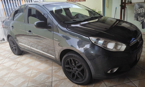 Fiat Grand Siena 1.6 16v Essence Flex Dualogic 4p