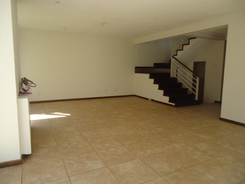 Imagen 2 de 12 de Renta Casa En Condominio En San Gaspar Zona 16