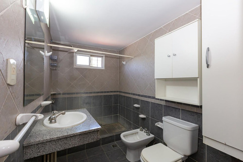 Casa 5 Amb Venta En Tesei Quincho Jardin Excelente
