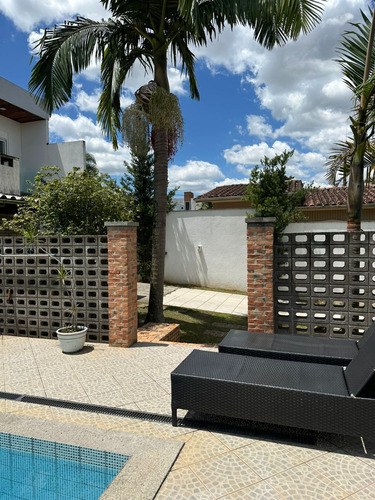 Casa Alto Padrão Com 3 Dormitórios E 1 Suíte Próximo Ao Centro De Criciúma