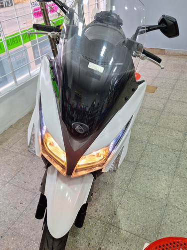 Kymco X-town 250i. Impecable. Incluye Baúl Trasero Y 3 Casco
