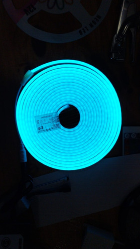Tira LED veoquiero Neón led 3528 celeste 5m 12V IP64
