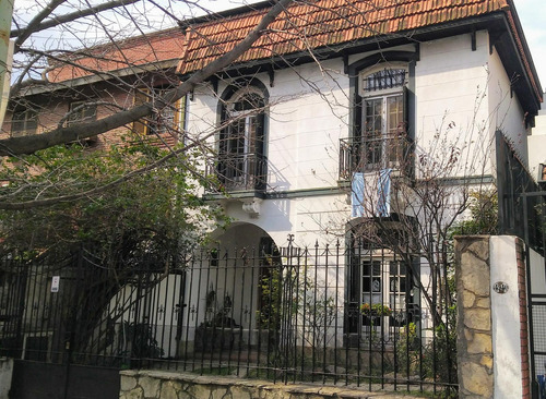 Espectacular Casa De Estilo, Única Por Su Estado!!! A Mts. De Av. Triunvirato Y De Estación De Subte