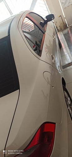 Imagem 5 de 15 de Volkswagen Voyage 2017 1.6 Msi Trendline Total Flex 4p