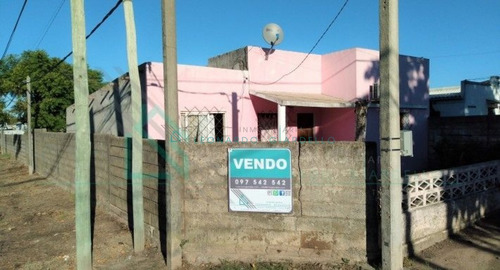 Imagen 2 de 12 de Carmelo - Casa Con Gran Predio