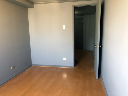 Oficina Con Recepción A Pasos Metro Y Con Parking  X Hora