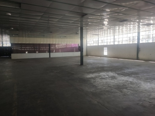 Alquilo Galpón (planta Industrial) De 781 M2 En La Zona Baja De La Yaguara. E. Waldemar