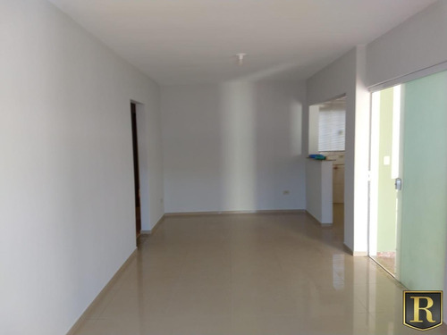 Casa Para Venda Em Guarapuava, Santa Cruz, 3 Dormitórios, 1 Suíte, 2 Banheiros, 1 Vaga - _2-1030598