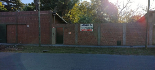 Hermosa Casa Con Pileta En Plátanos
