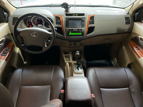 Toyota Hilux SW4 3.0 Srv 7l 4x4 Aut. 5p
