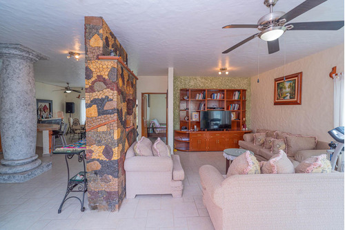 Casa Con Alberca Propia En Venta En Xochitepec Morelos